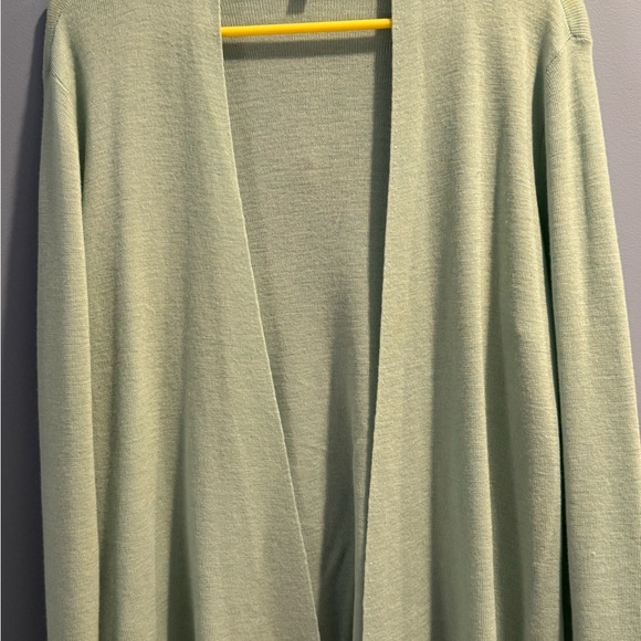 Eileen Fisher M-size light green Merino wool cardigan, soft, lush and cozy - Picture 4 of 10
